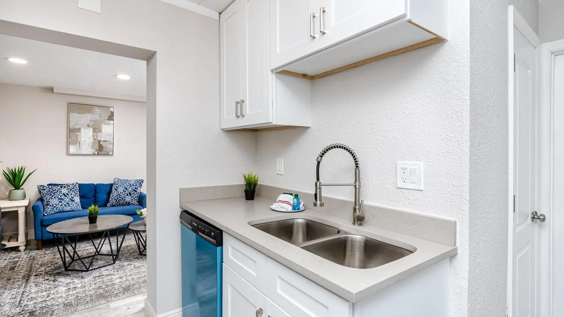 Holiday home Cozy Clearwater 2Br-1Ba Home, 10 Mins To Beach & Downtown!