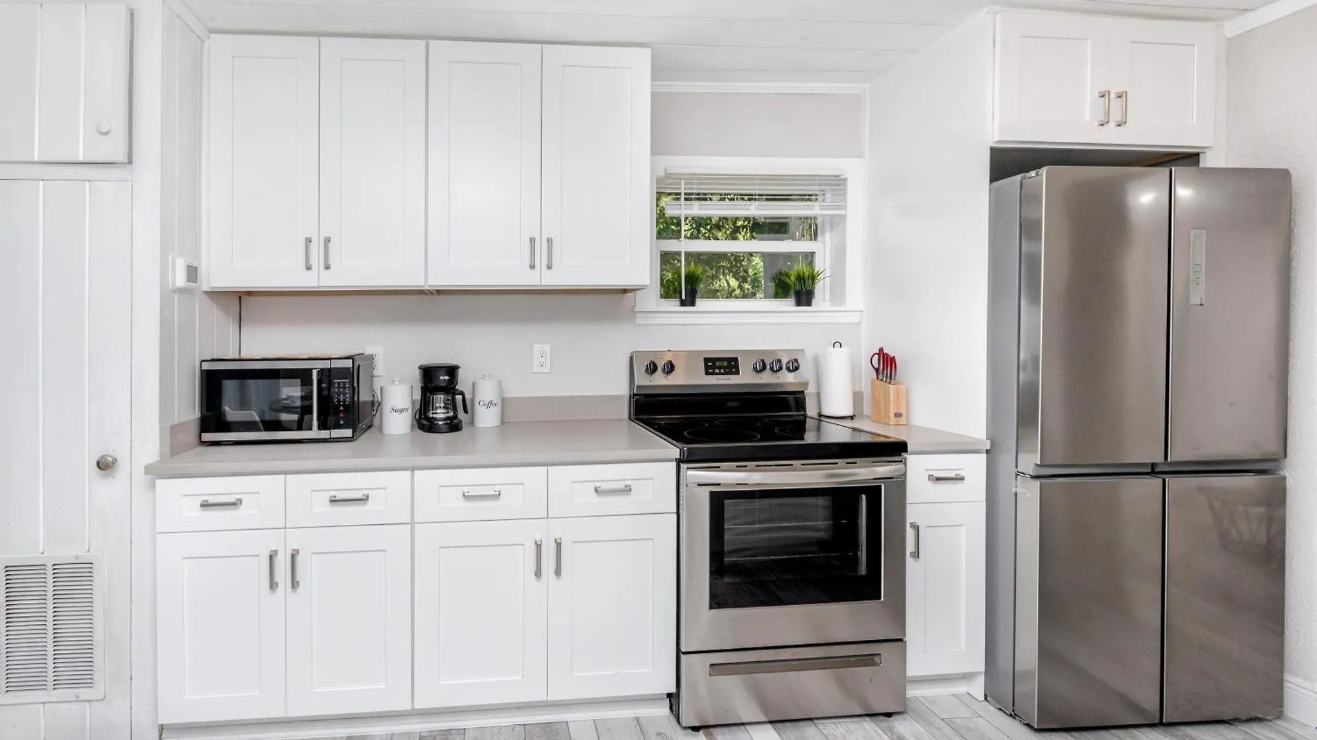 Holiday home Cozy Clearwater 2Br-1Ba Home, 10 Mins To Beach & Downtown!