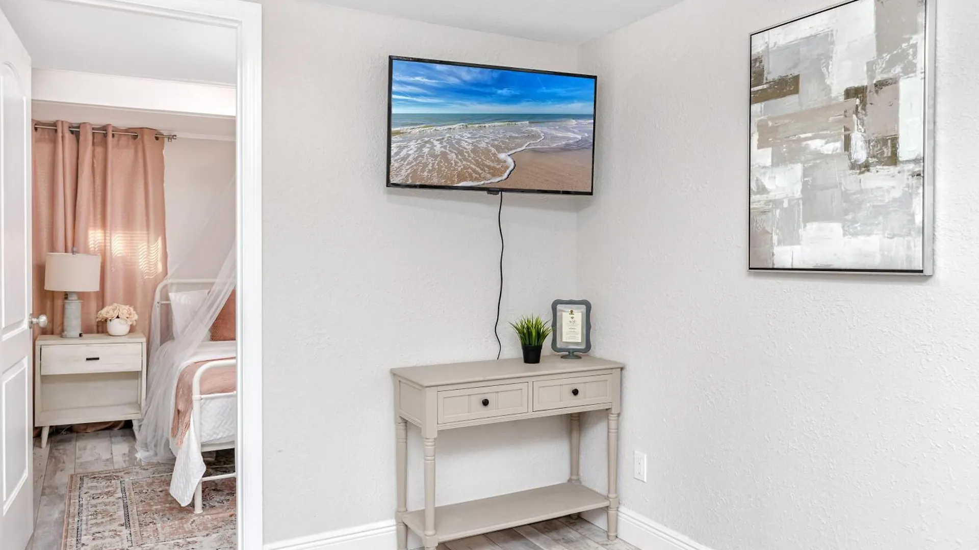 Holiday home Cozy Clearwater 2Br-1Ba Home, 10 Mins To Beach & Downtown! United States