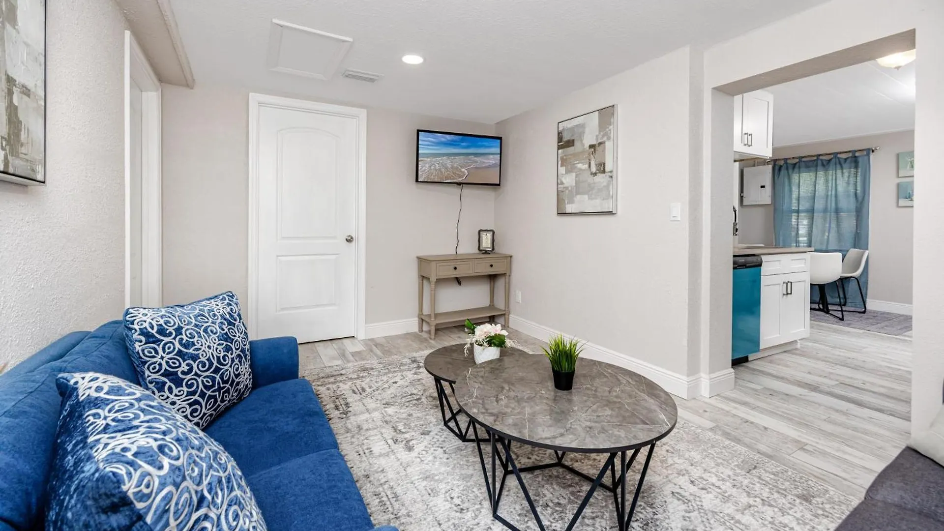 Holiday home Cozy Clearwater 2Br-1Ba Home, 10 Mins To Beach & Downtown!