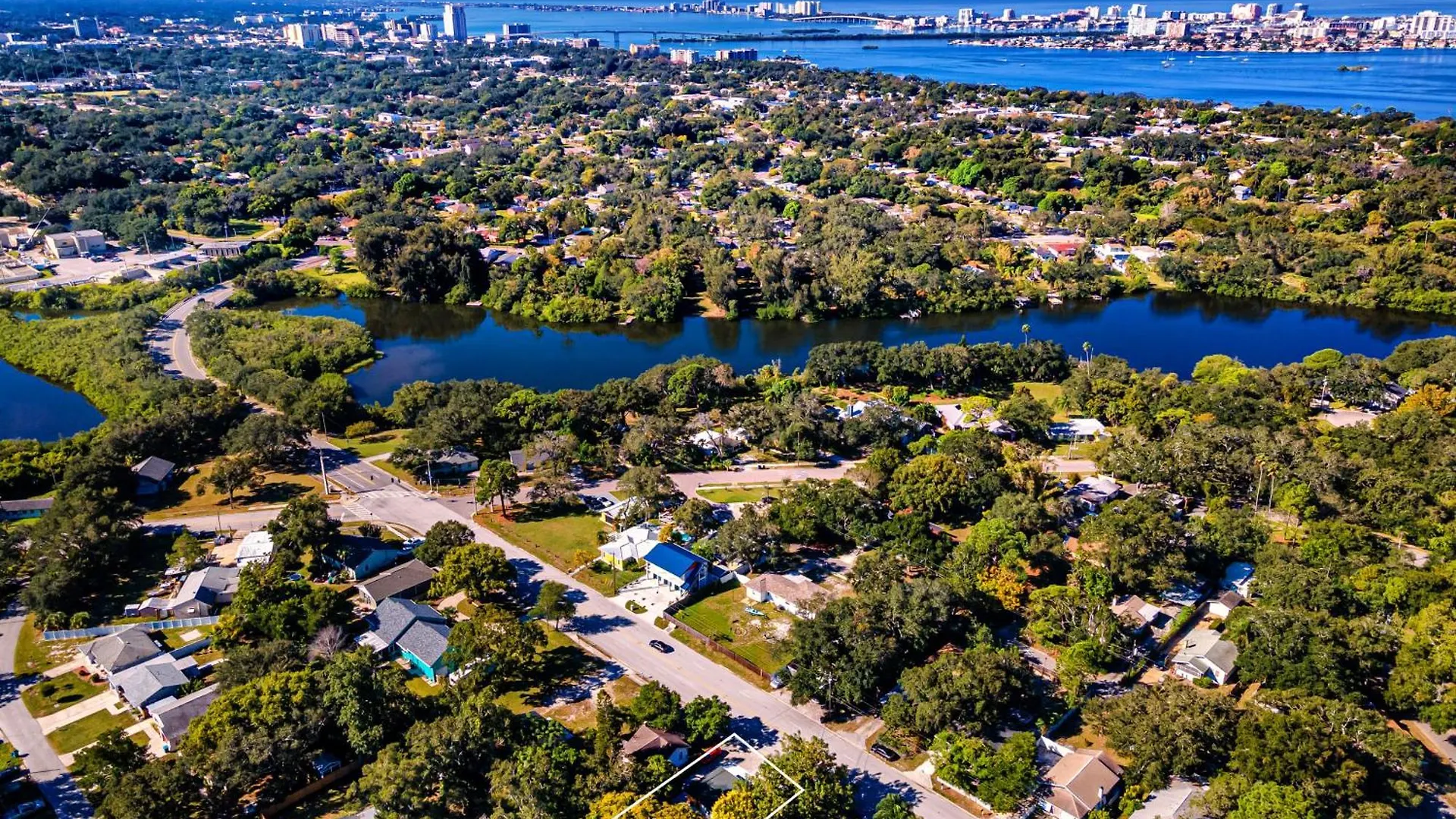 Holiday home Cozy Clearwater 2Br-1Ba Home, 10 Mins To Beach & Downtown!