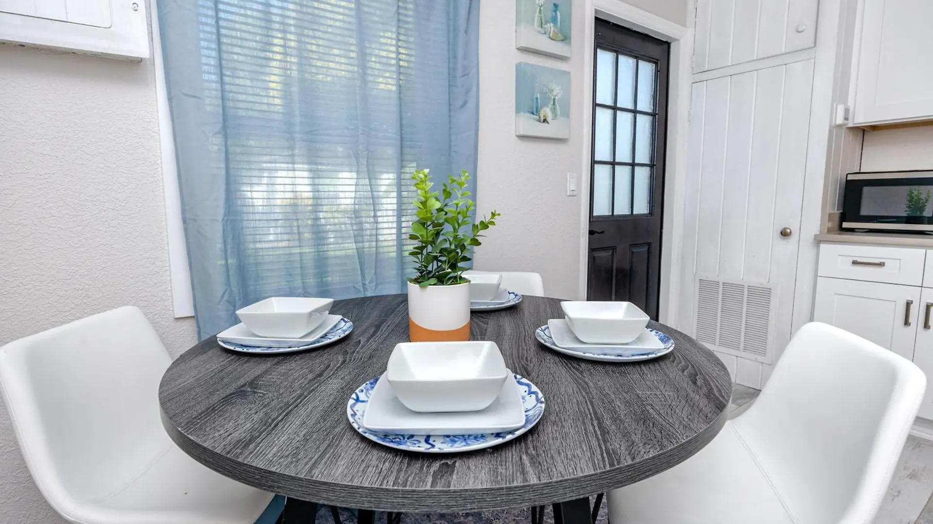 Holiday home Cozy Clearwater 2Br-1Ba Home, 10 Mins To Beach & Downtown!