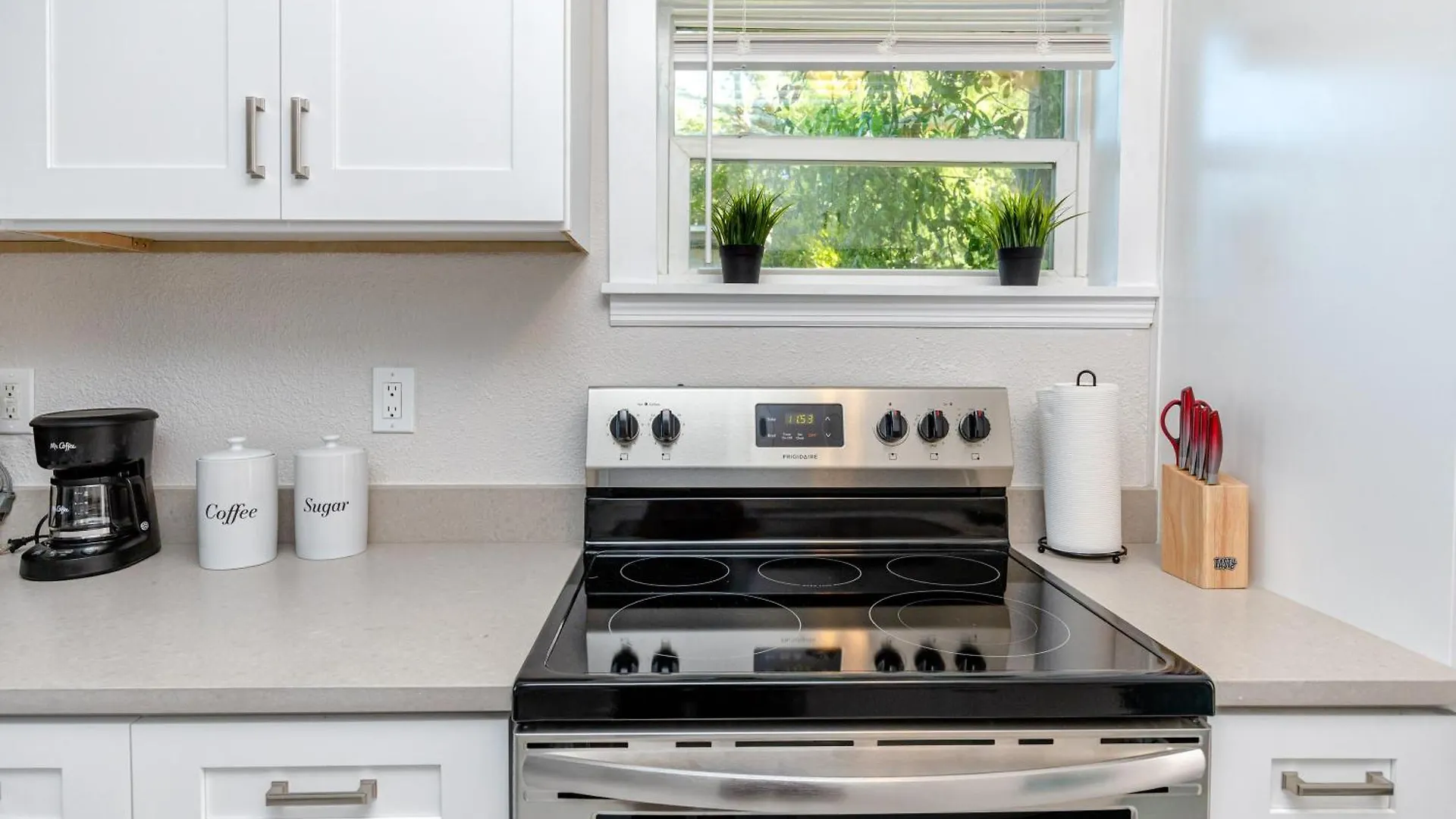 Holiday home Cozy Clearwater 2Br-1Ba Home, 10 Mins To Beach & Downtown!