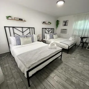Holiday home 2q Beds With Shared Pool 01, Clearwater