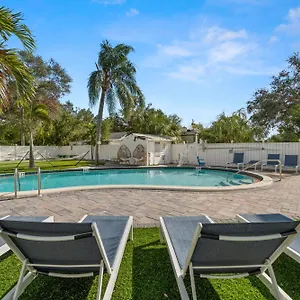 Holiday home 2b1b Stylish Little House W Shared Pool 511, Clearwater